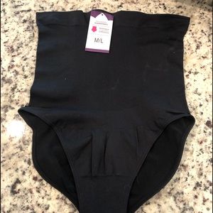 NWT Empetua Shapewear high rise panty Black size Med/large.